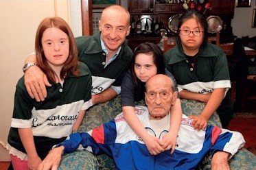 Foto dei ragazzi di AT21 con Alfredo Martini