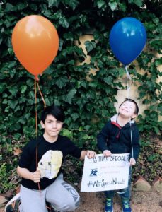 Giocare coi palloncini non è un bisogno speciale #NotSpecialNeeds, è semplicemente un bisogno umano, che hanno tutti i bambini, come Elia e Mattia.