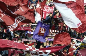 Lo stadio con viola e granata insieme