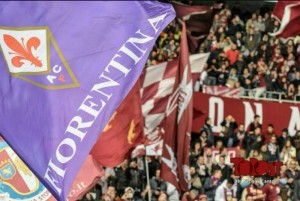 Lo stadio con viola e granata insieme