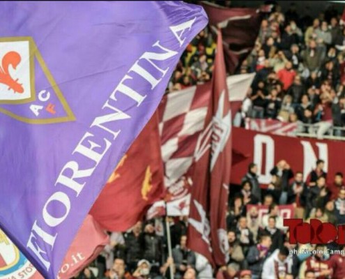 Lo stadio con viola e granata insieme