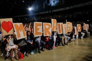 Pubblico con striscione