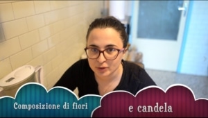 Composizione di fiori e candela