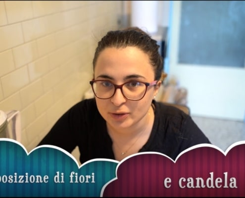 Composizione di fiori e candela