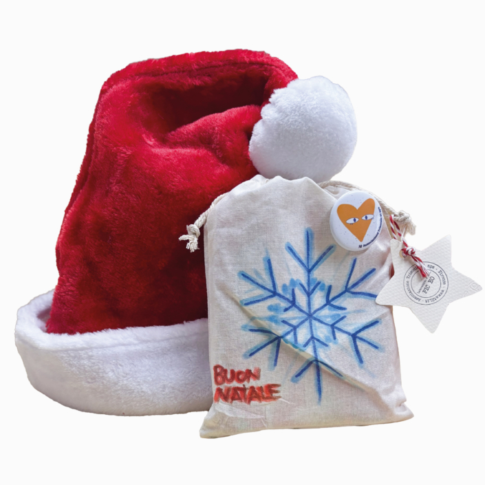 <b><h3>Donazione minima consigliata 20€</h3></b><br/><br/> Contiene: Cioccolata, una decorazione per l'albero, una calamita natalizia, un biglietto illustrato, un biglietto di buon augurio!